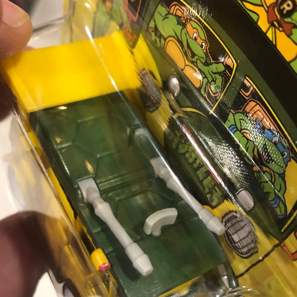 Hot Wheels Premium Teenage Mutant Ninja Turtles Party Wagon - Yellow